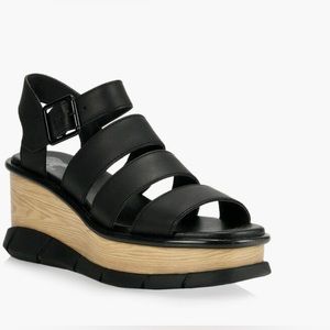 New in box- SORELJOANIE III ANKLE STRAP WEDGE SANDALS IN BLACK - size 6